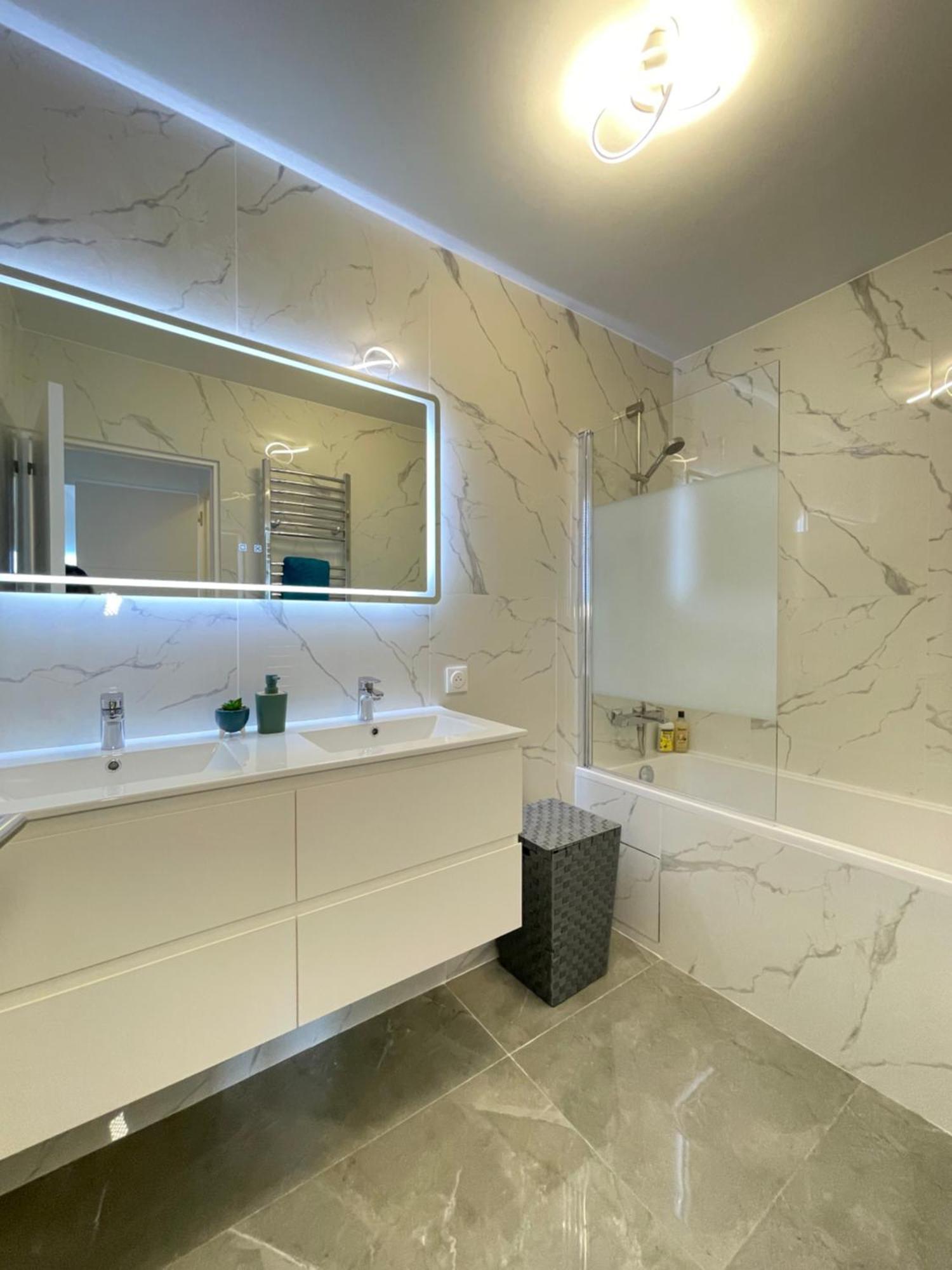 Paris Pantin Magnifique Appartement 4 Pieces De 108M2 Avec 2 Parking Interieur - Tres Cosy Pour 1 A 12 Personnes - Entierement Refait A Neuf Entire Apartment Luxurious And Warm - Pantin Paris 19 Eme Free Wifi Gratuit Zewnętrze zdjęcie